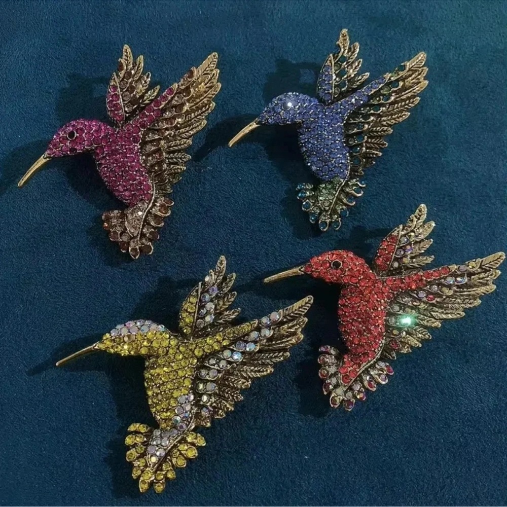 Hummingbird Gold Crystal Pin Brooch - Picture 7 of 7